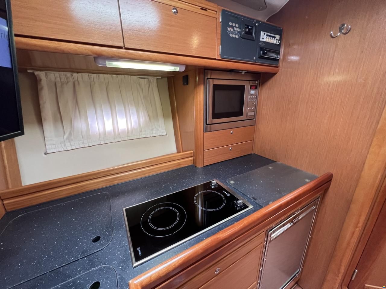 Bavaria 37 HT