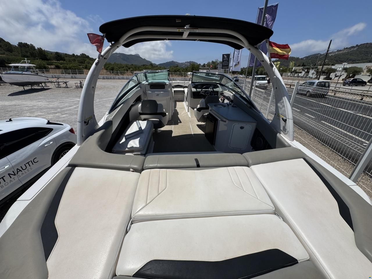 Four Winns H260