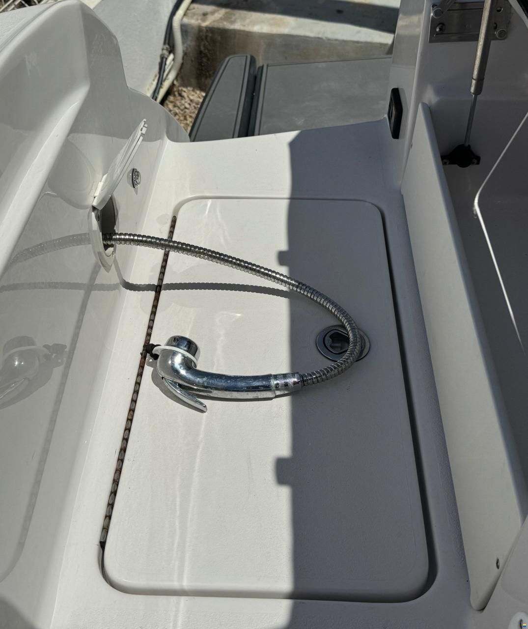 Four Winns H260