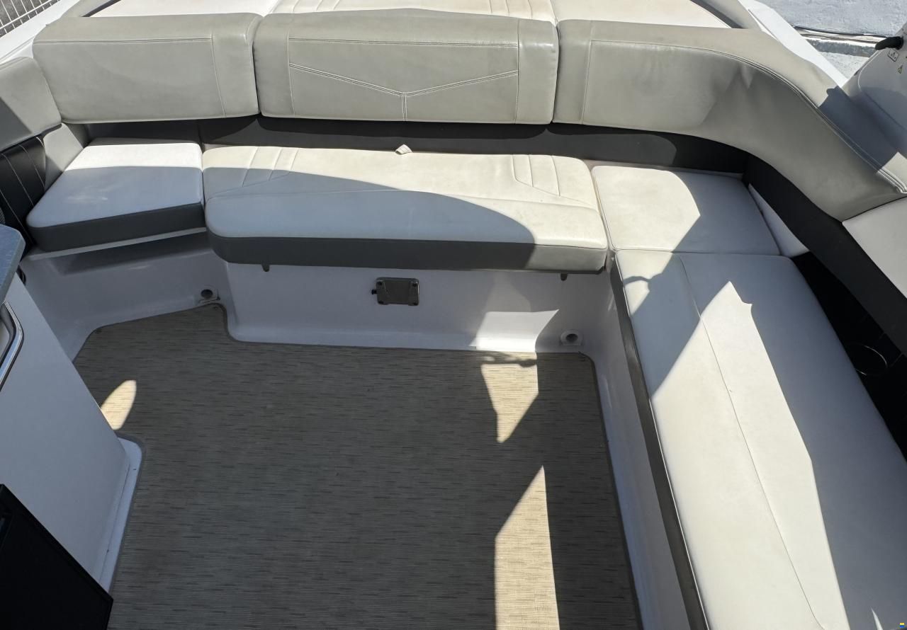 Four Winns H260
