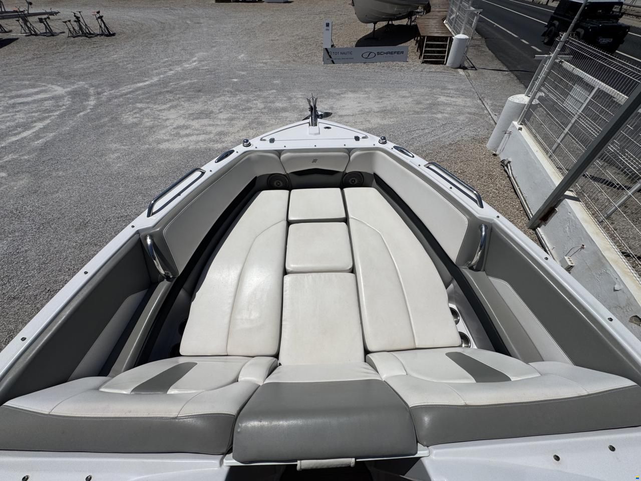 Four Winns H260