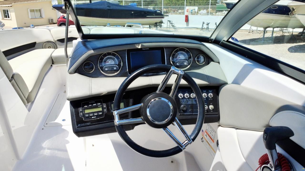 Four Winns H260