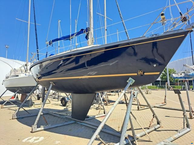 Dufour 3800
