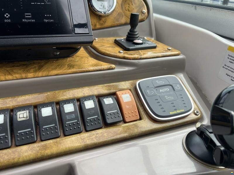 Rinker 280 Express