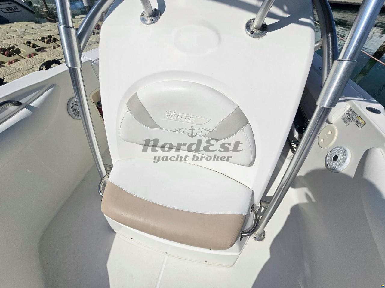 Boston Whaler 240 Outrage