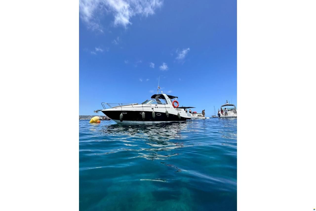 Rinker 260 Express Cruiser