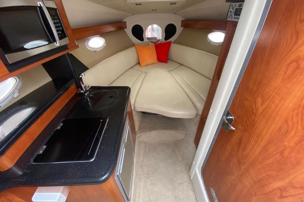 Rinker 260 Express Cruiser