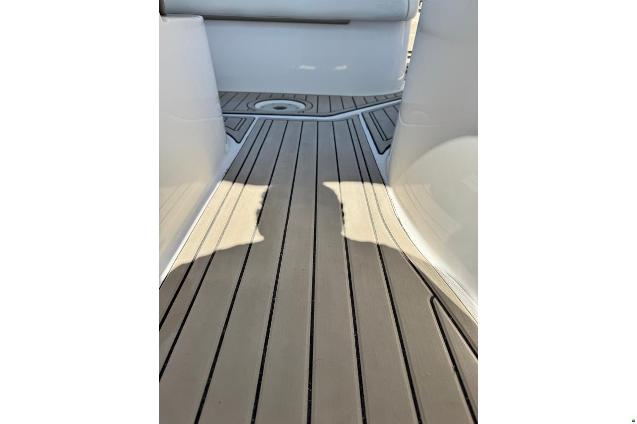 Rinker 260 Express Cruiser