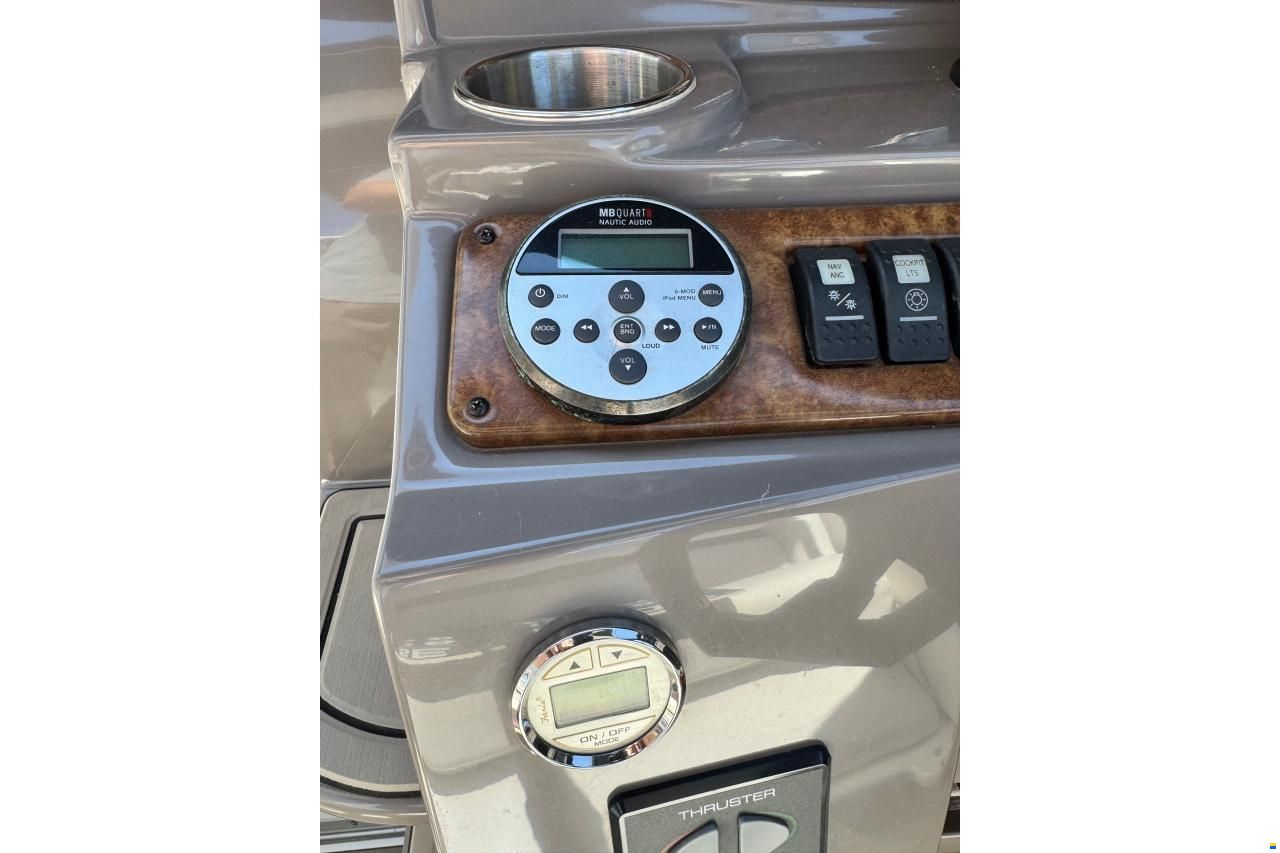 Rinker 260 Express Cruiser