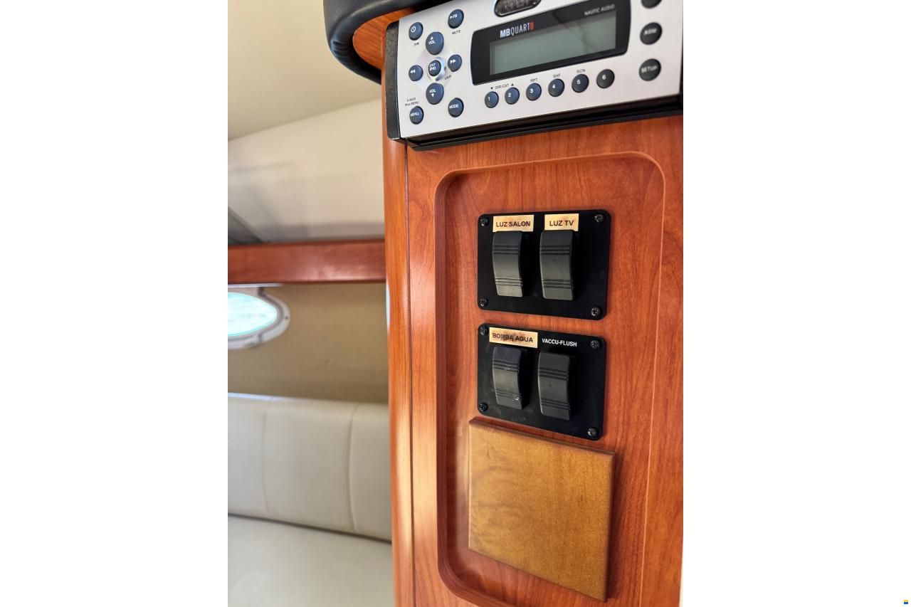 Rinker 260 Express Cruiser