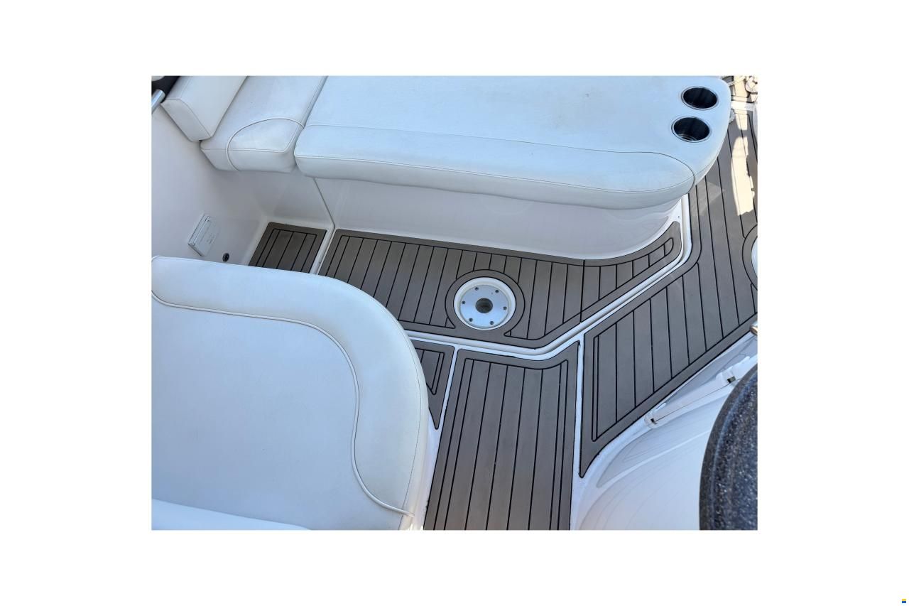 Rinker 260 Express Cruiser