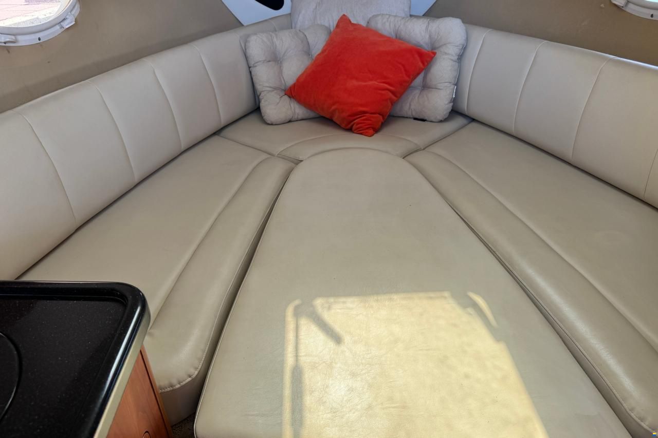 Rinker 260 Express Cruiser