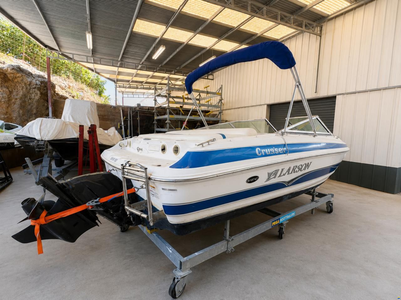 Larson Bowrider