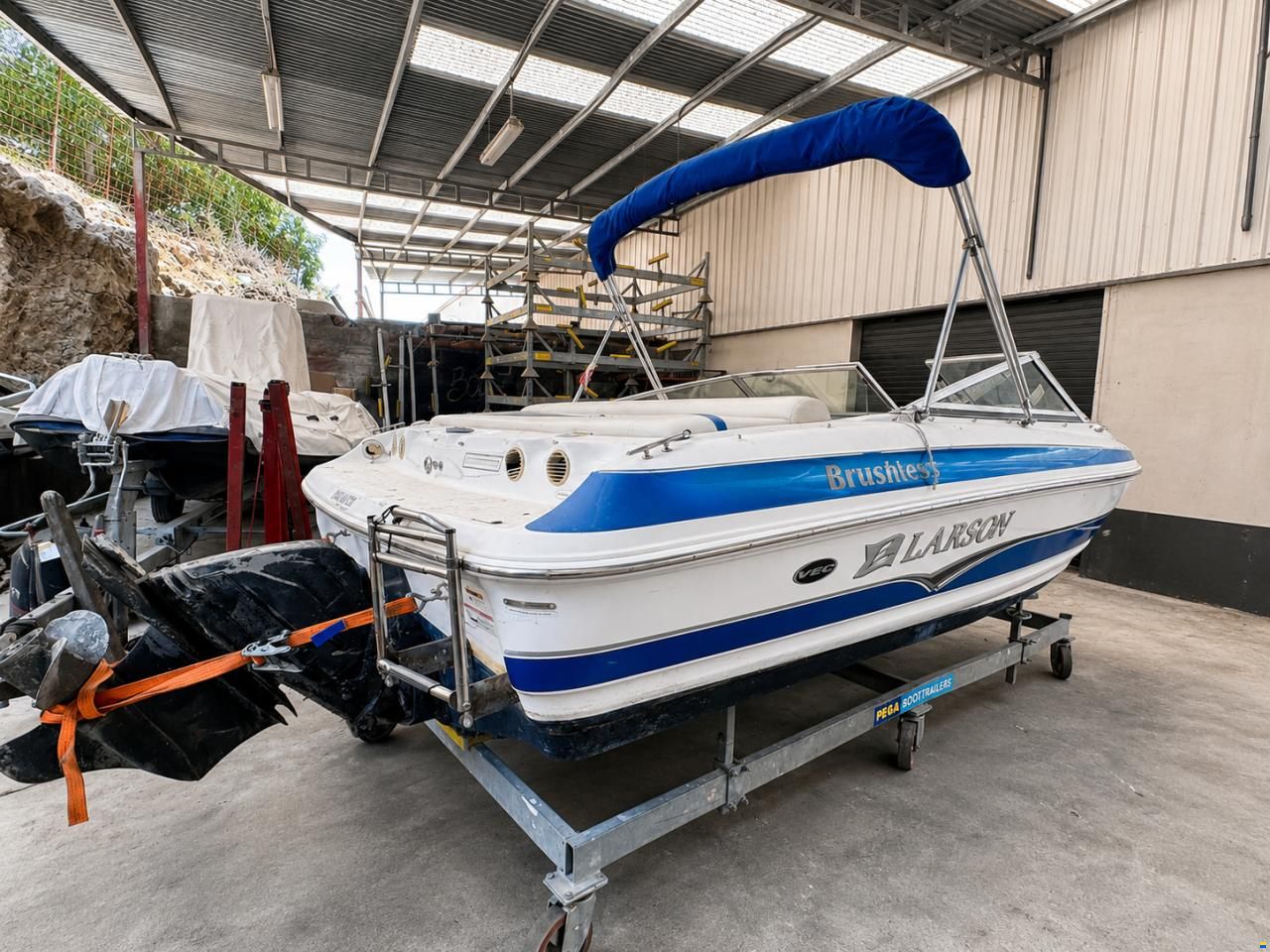 Larson Bowrider