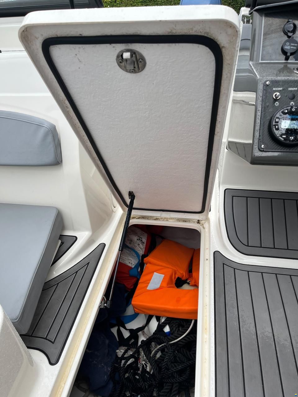 Bayliner VR5 E