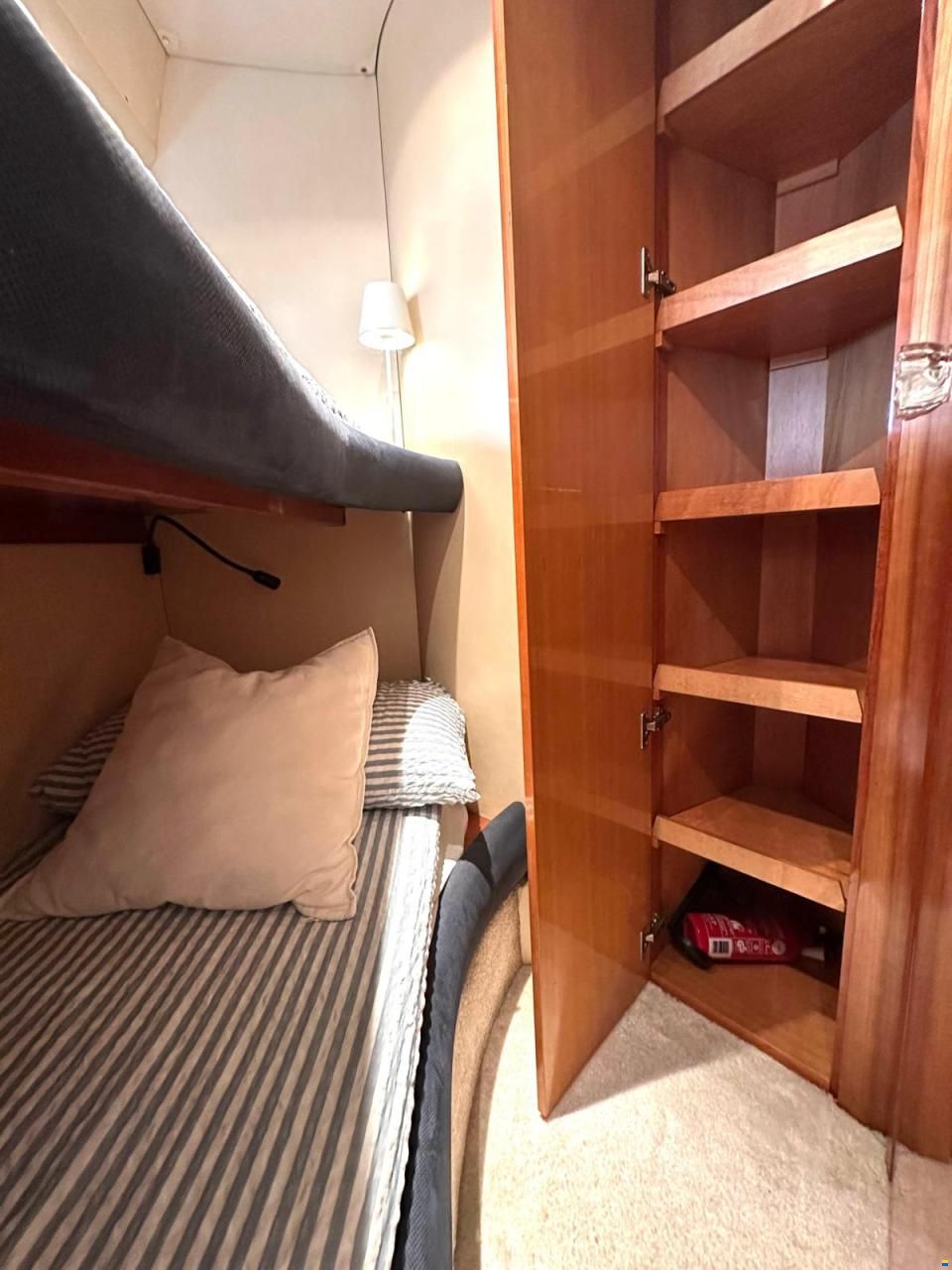 Azimut 46
