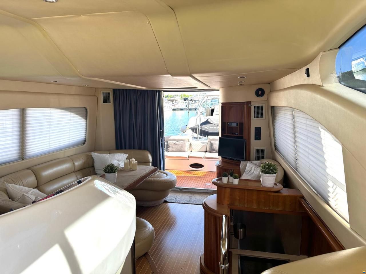 Azimut 46
