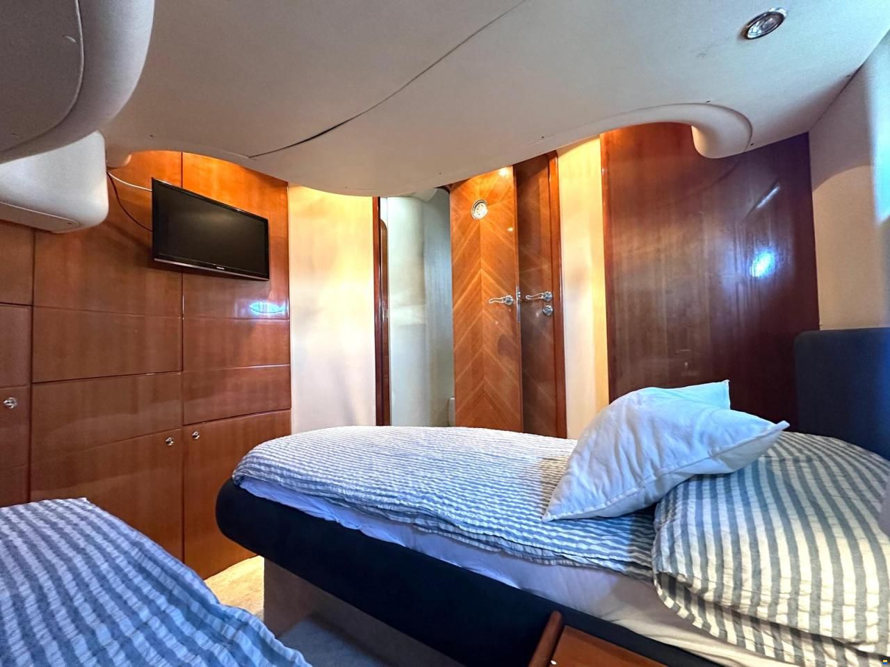 Azimut 46