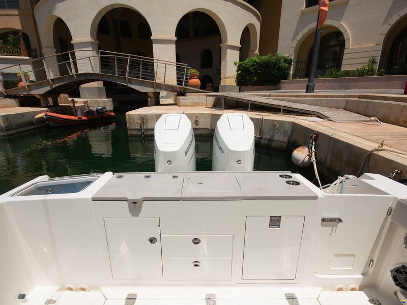 Boston Whaler Vantage 330