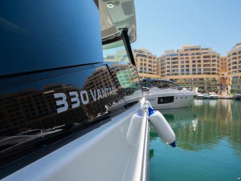 Boston Whaler Vantage 330