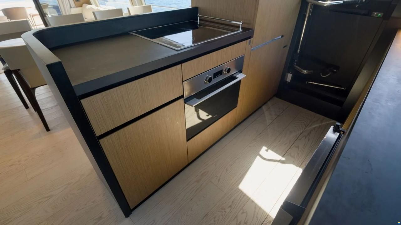 Ferretti 720