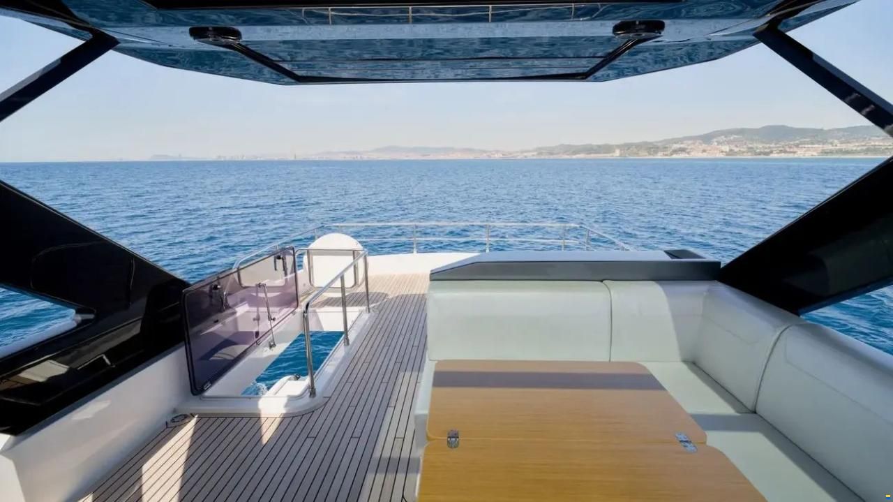 Ferretti 720