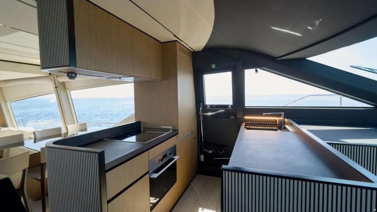Ferretti 720