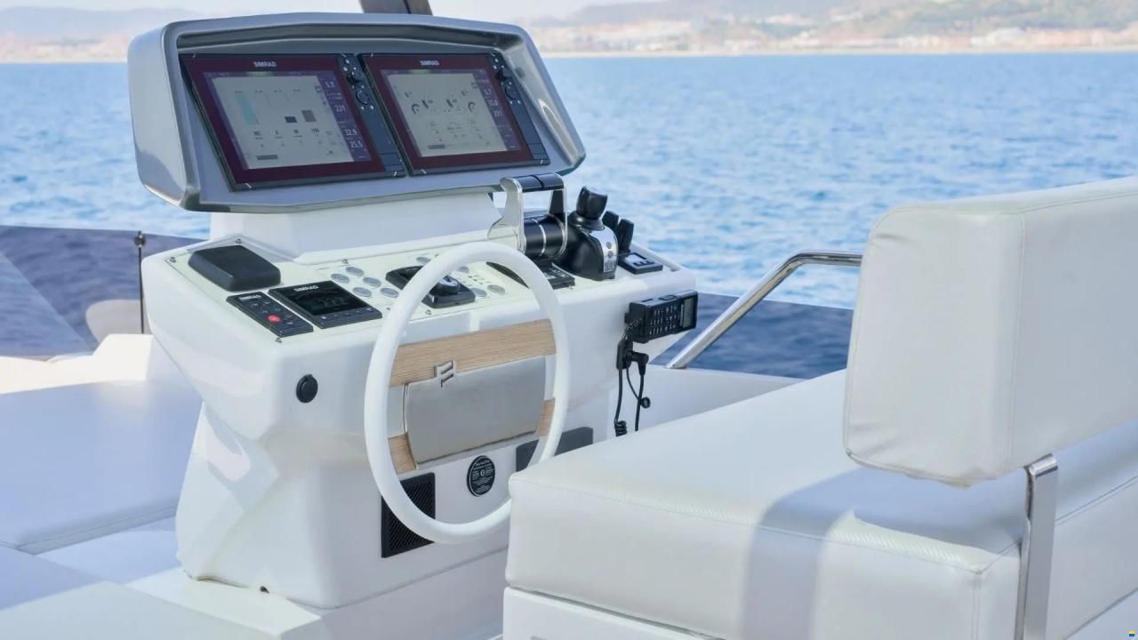 Ferretti 720