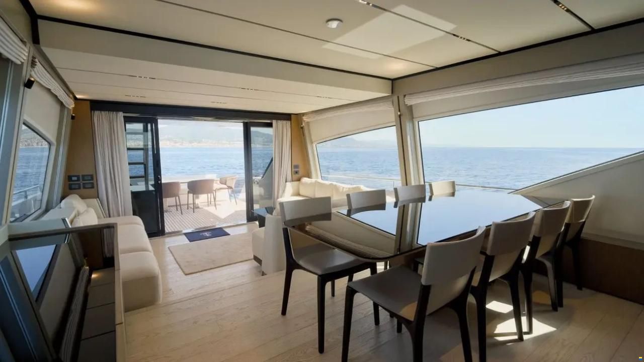 Ferretti 720