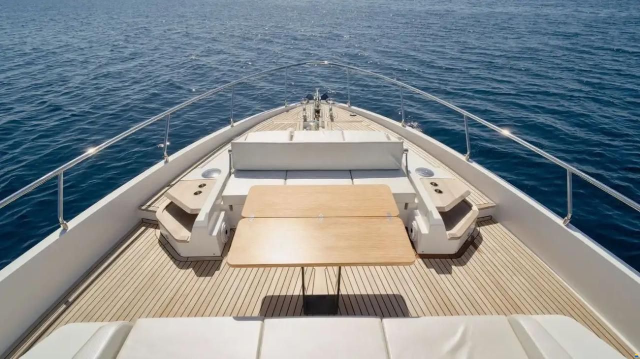 Ferretti 720