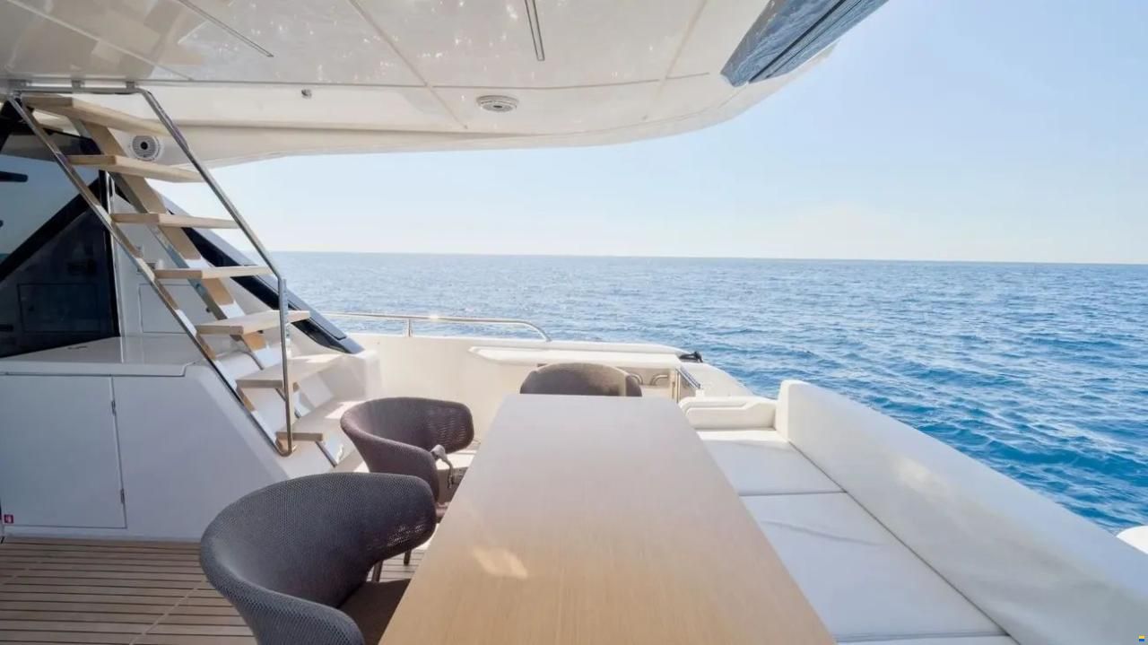 Ferretti 720