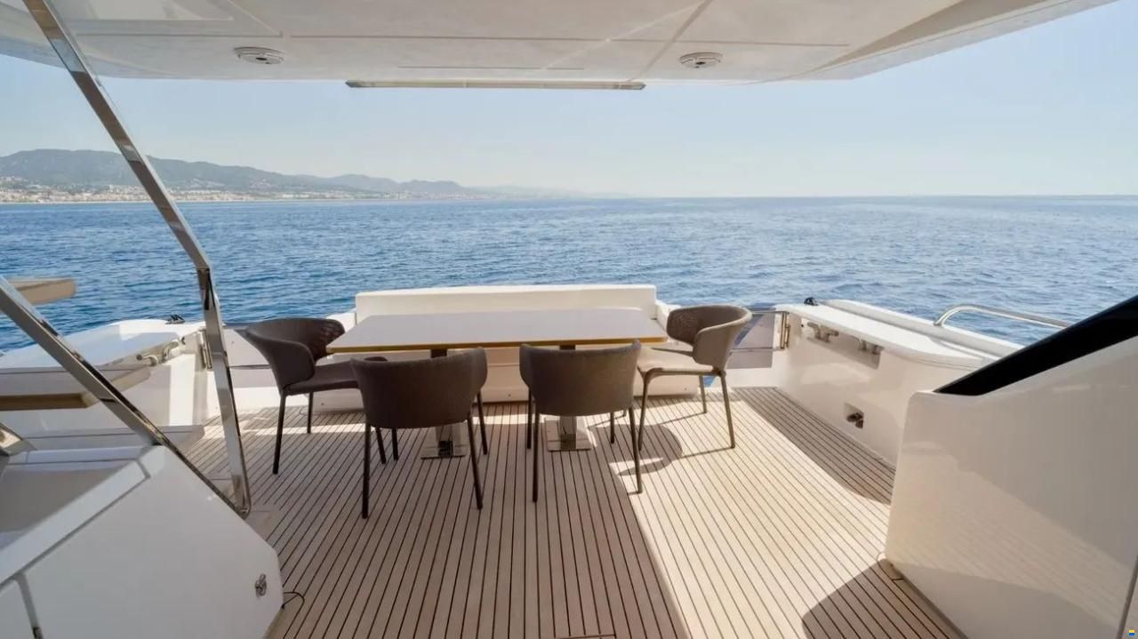 Ferretti 720