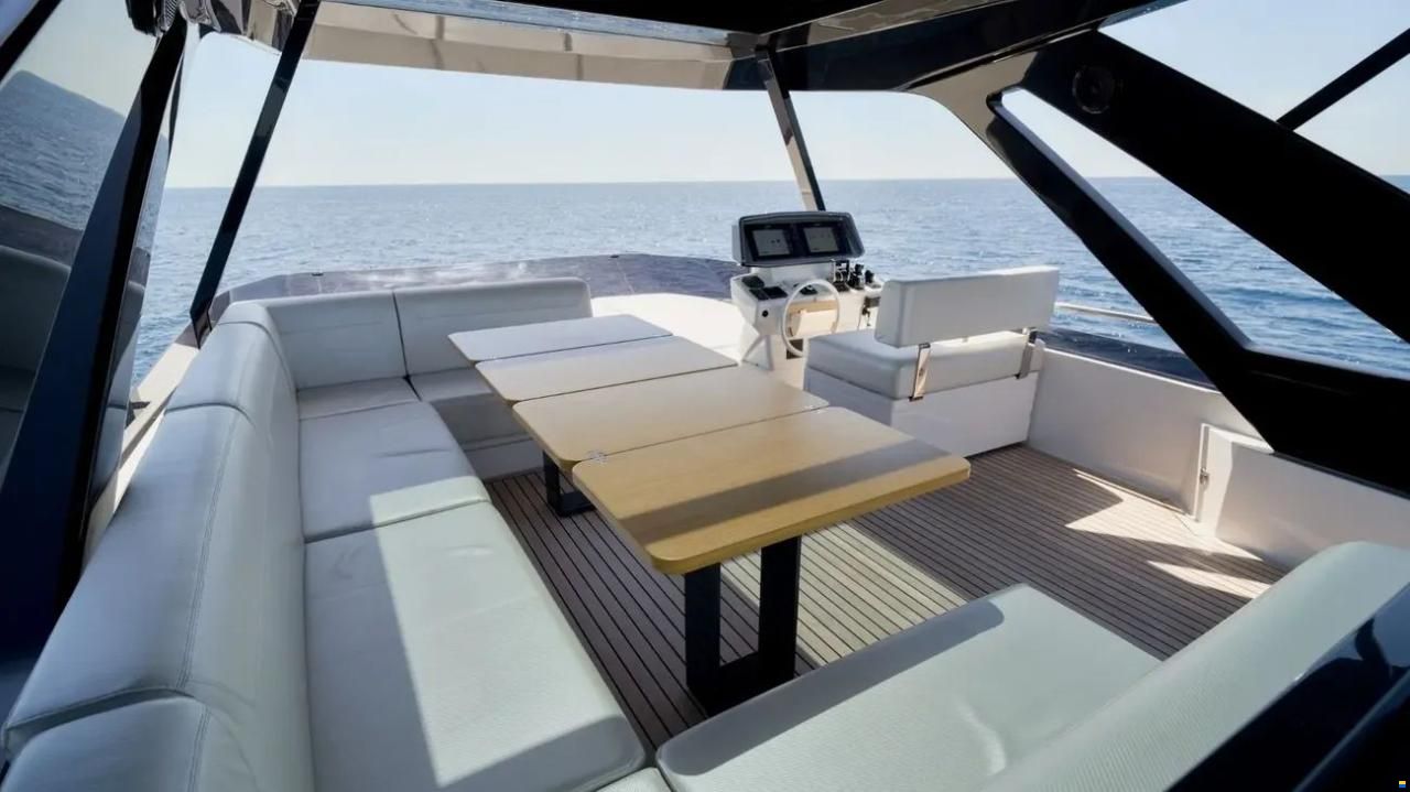 Ferretti 720