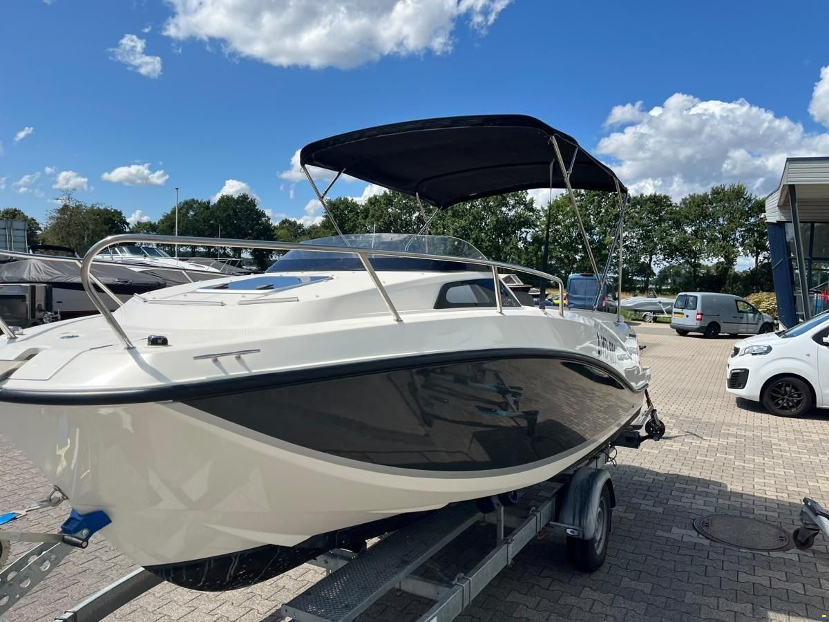 Quicksilver 555 Cabin