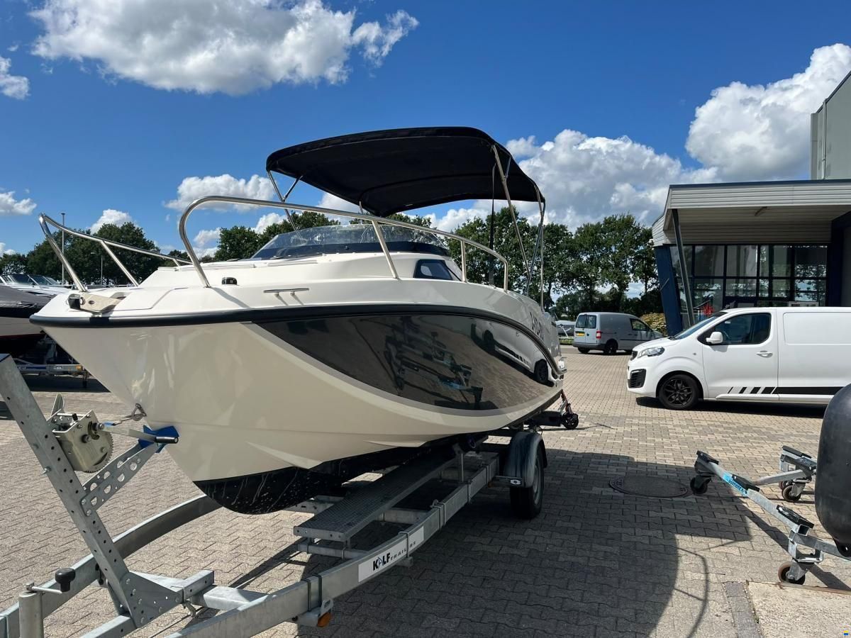 Quicksilver 555 Cabin