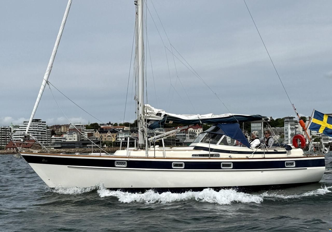 Hallberg-Rassy 352