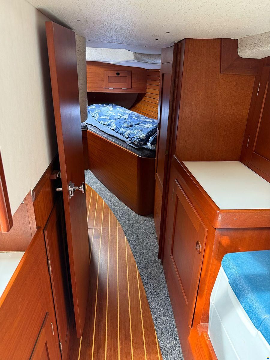 Hallberg-Rassy 352