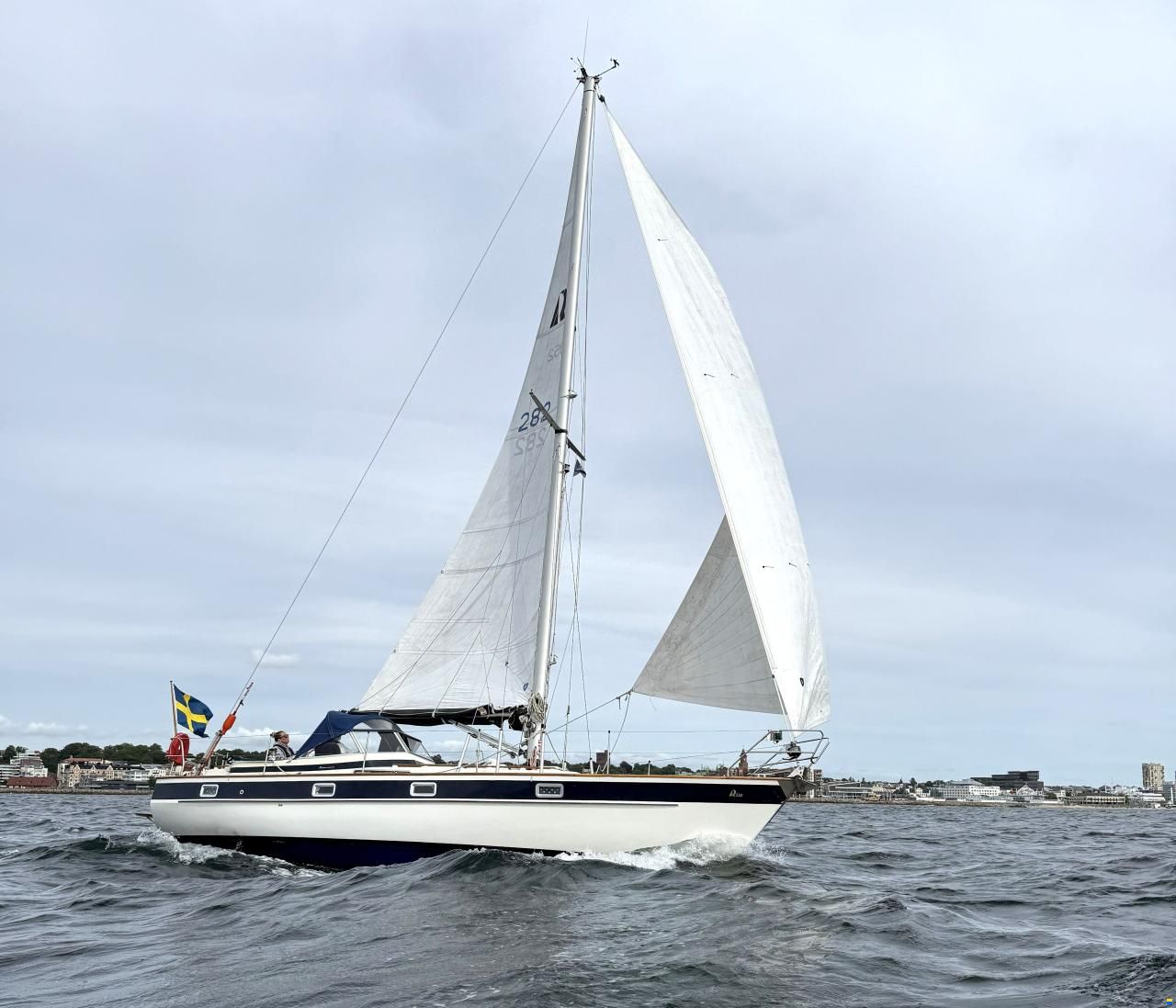 Hallberg-Rassy 352