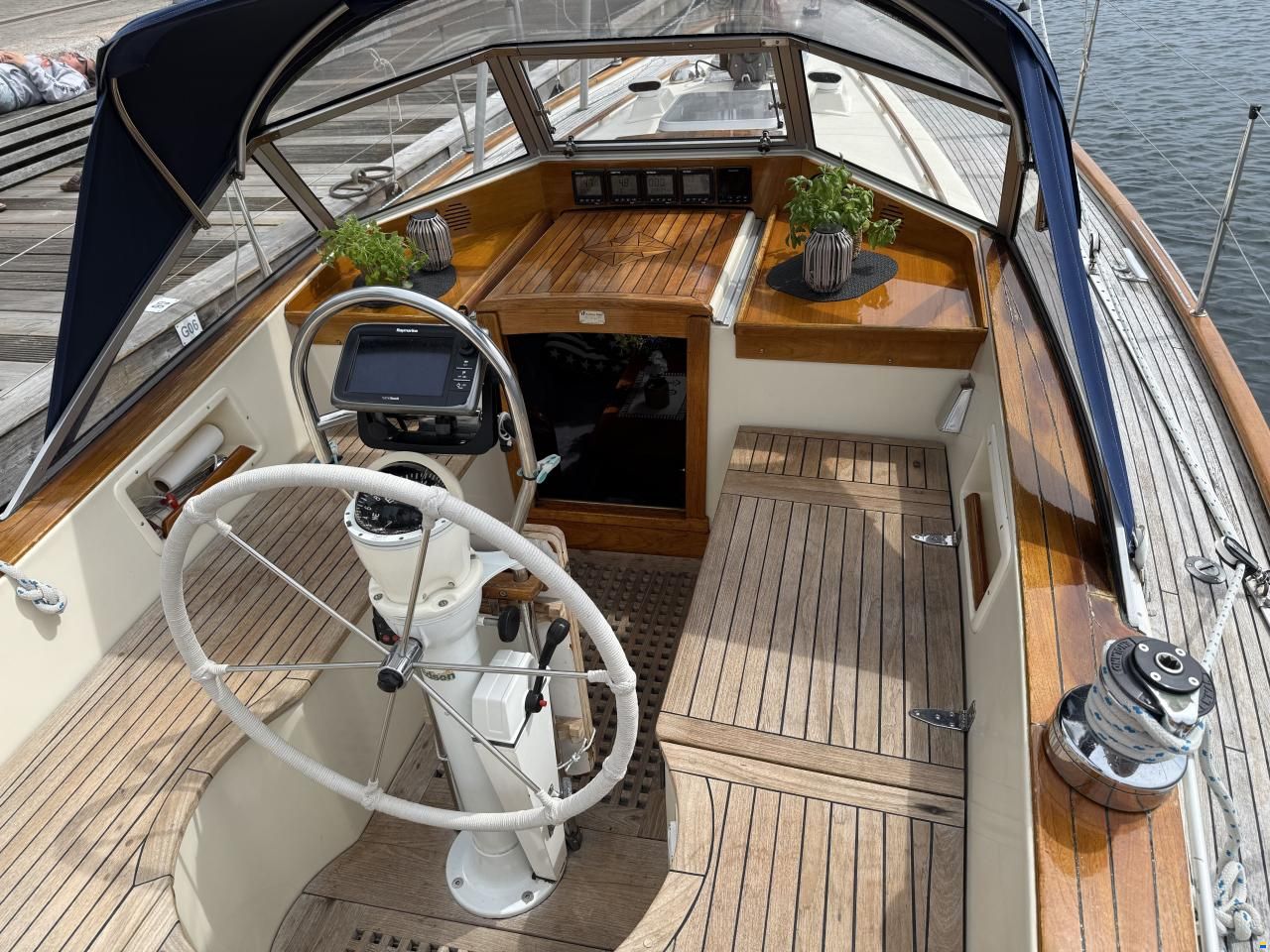 Hallberg-Rassy 352
