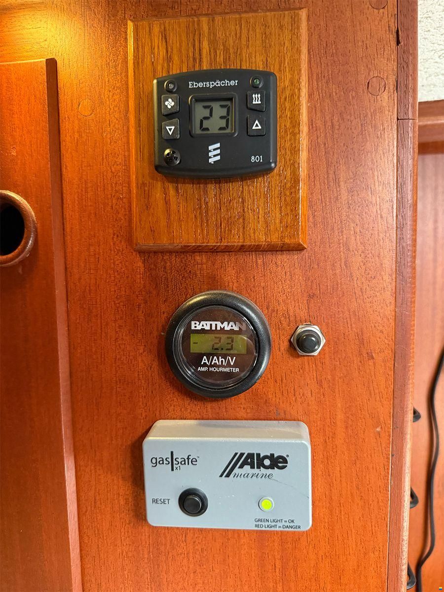 Hallberg-Rassy 352