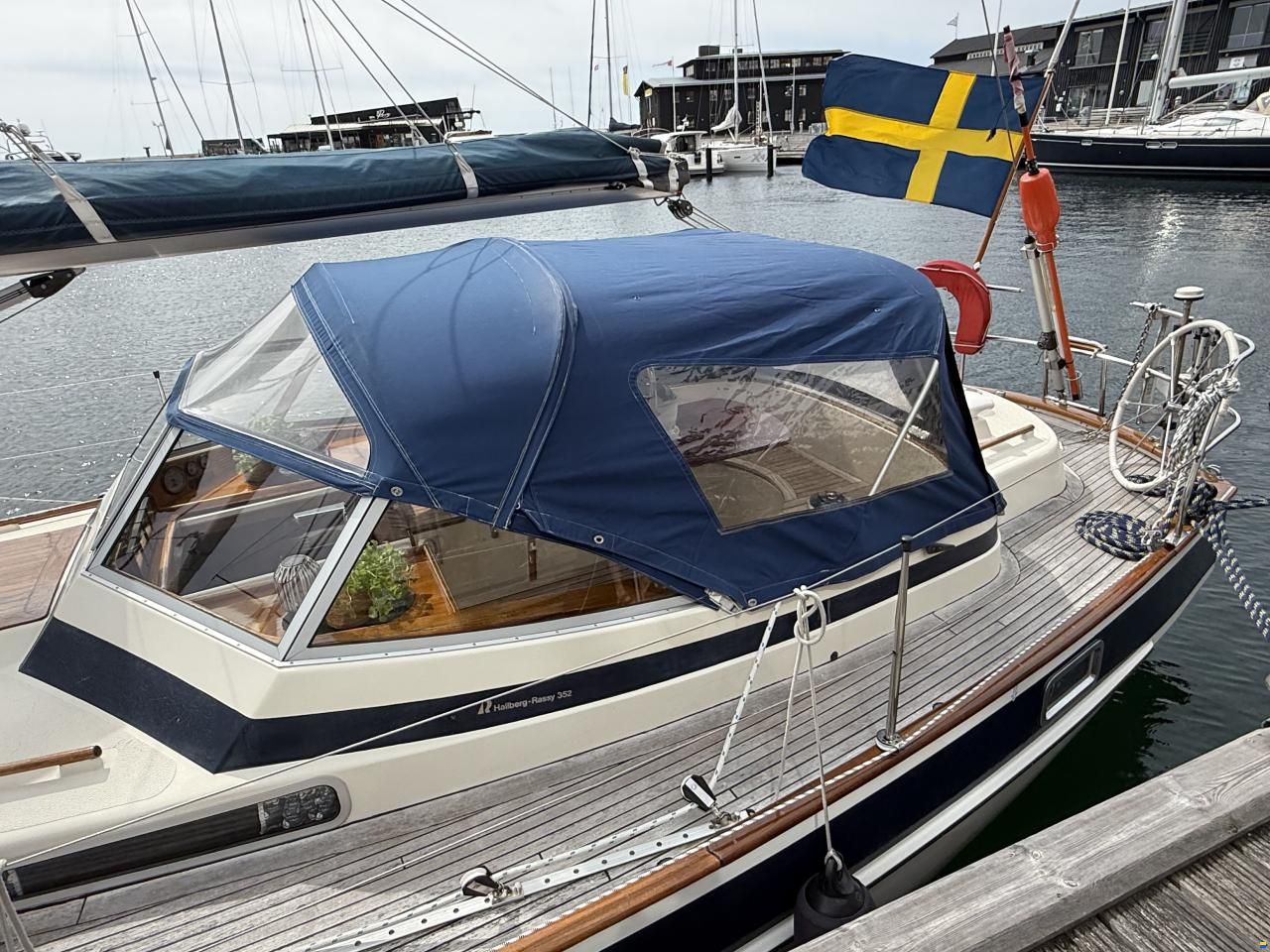 Hallberg-Rassy 352