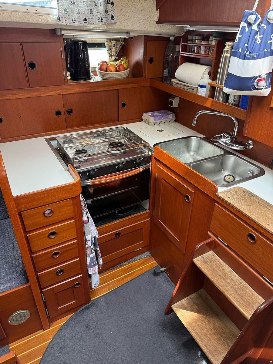 Hallberg-Rassy 352