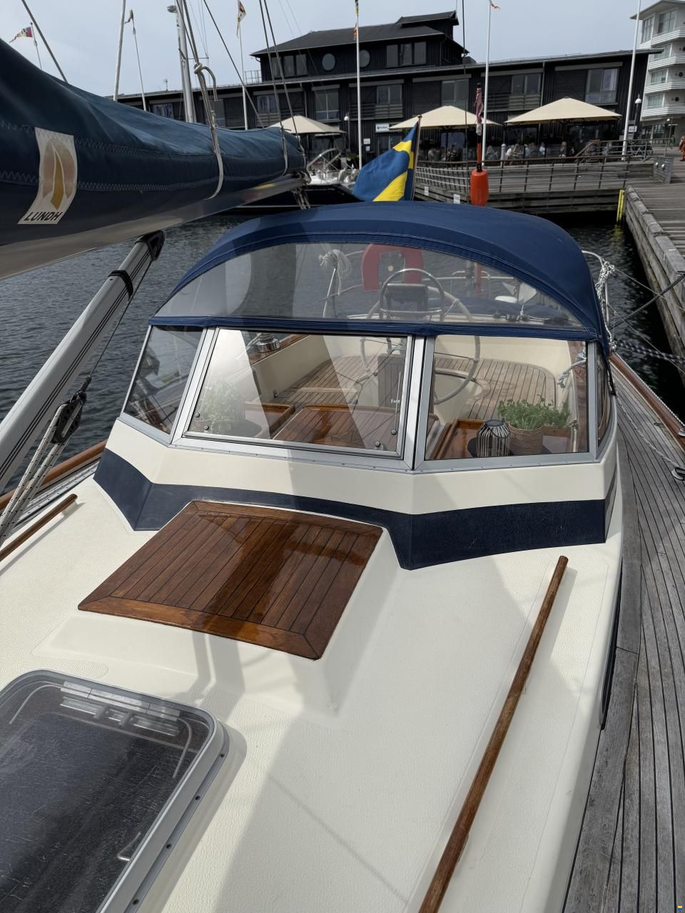 Hallberg-Rassy 352