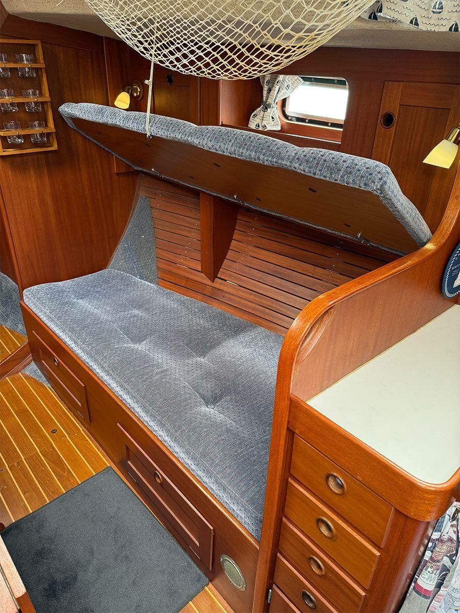 Hallberg-Rassy 352