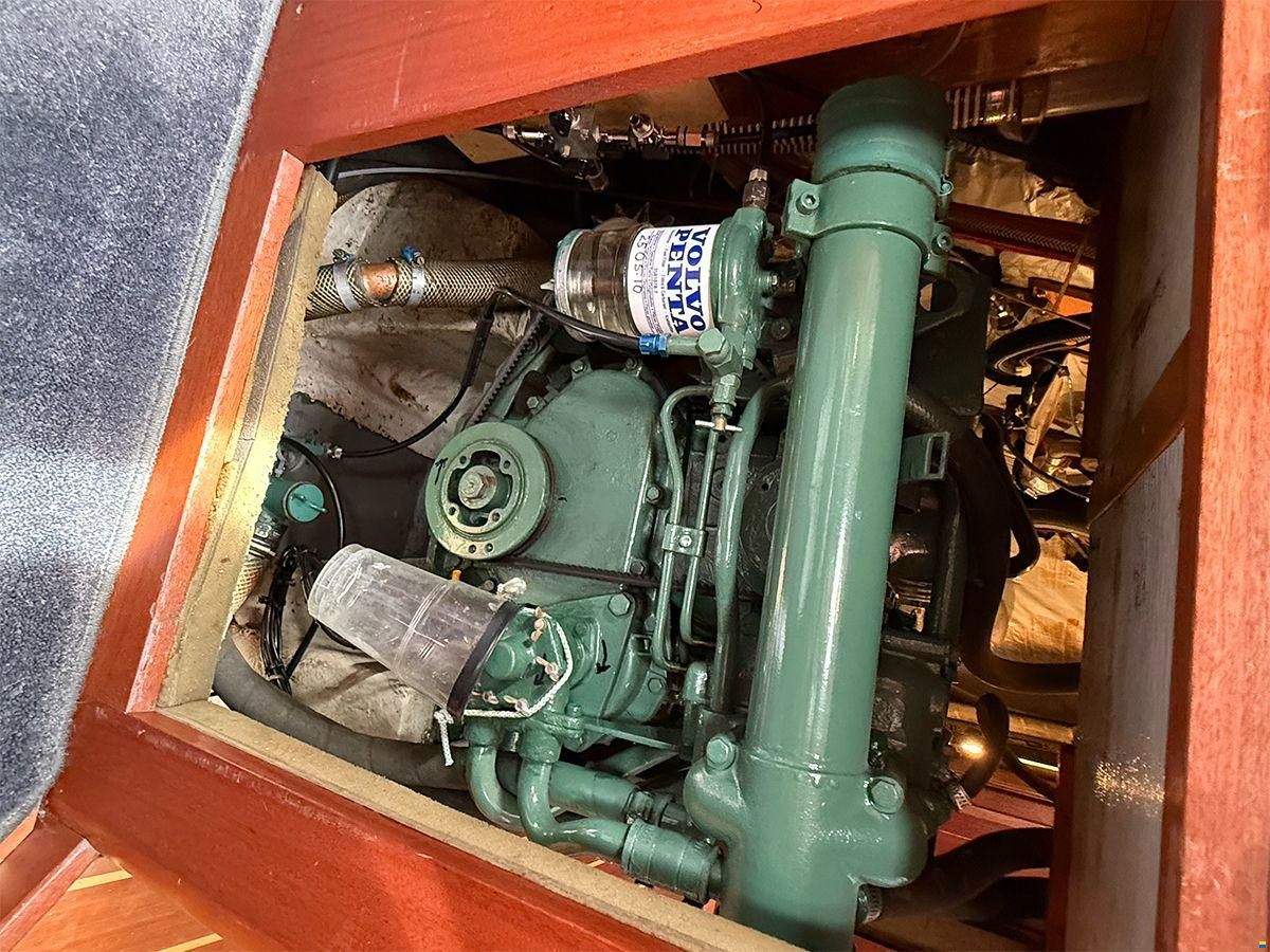 Hallberg-Rassy 352