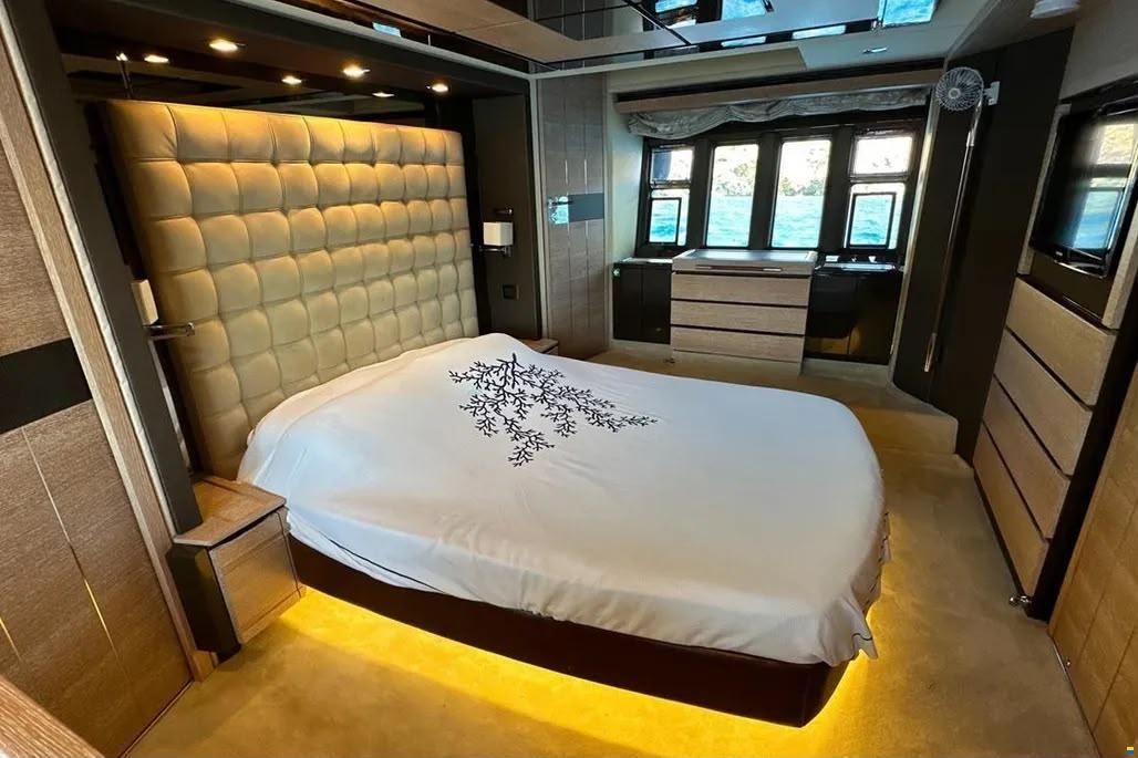Azimut 70