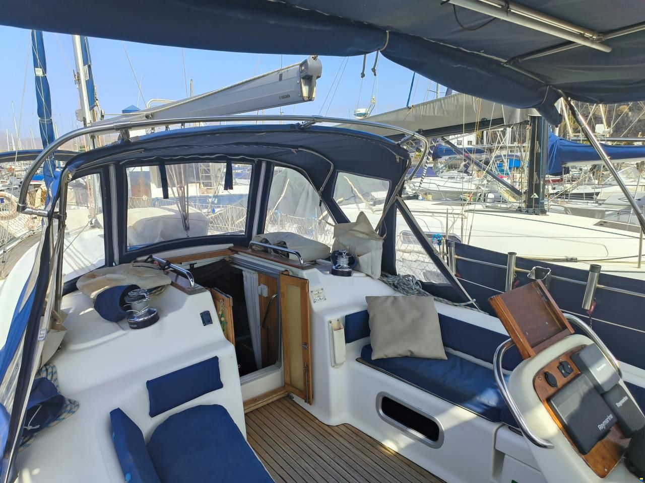 Bavaria 37