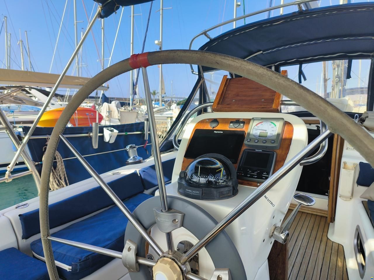 Bavaria 37