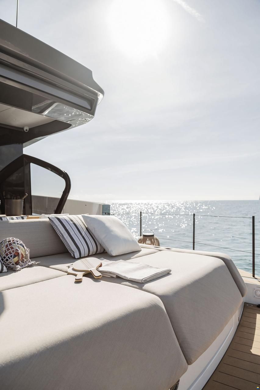 Azimut Seadeck 6