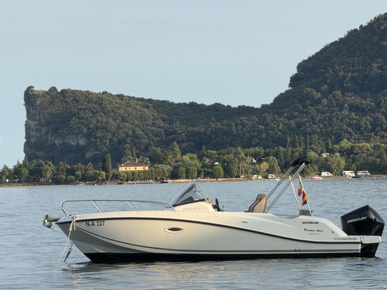 Quicksilver 675 Active Sundeck